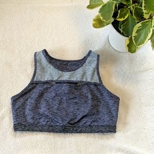 GapFit Peek-a-boo Sports Bra in quiet blue size large
